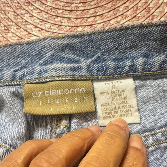 Liz Claiborne Lizwear Vintage High-Waisted Denim Shorts | 100% Cotton | 8 Petite - Picture 6 of 6